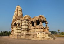 800px-Khajuraho_Dulhadeo_2010.jpg